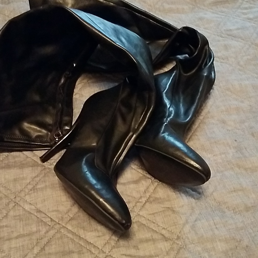 Shiny heel stiletto knee boots